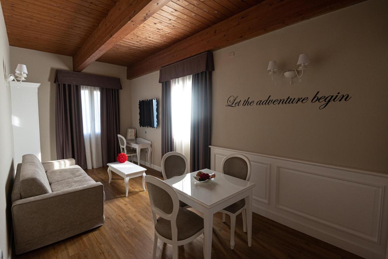 Suites & Apartments Liola' Castrocielo Bagian luar foto