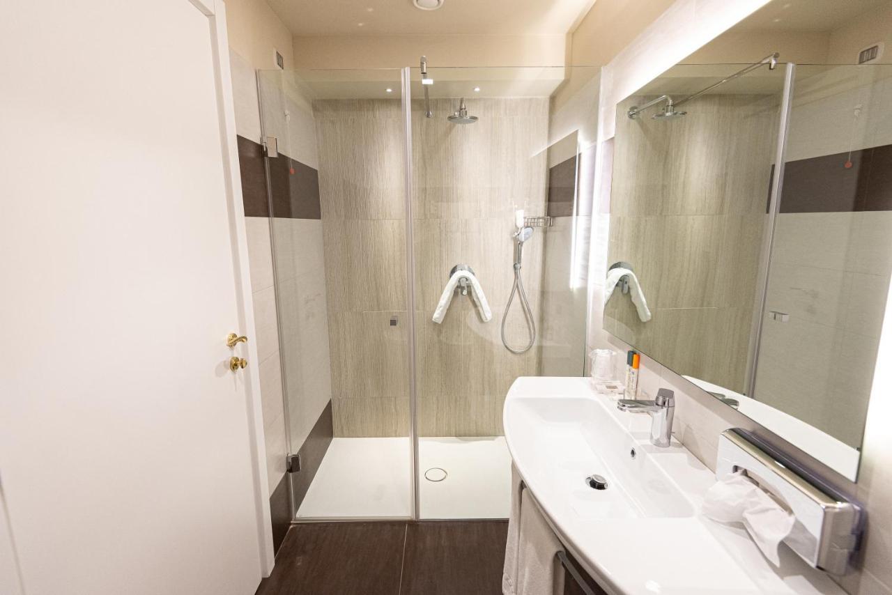 Suites & Apartments Liola' Castrocielo Bagian luar foto